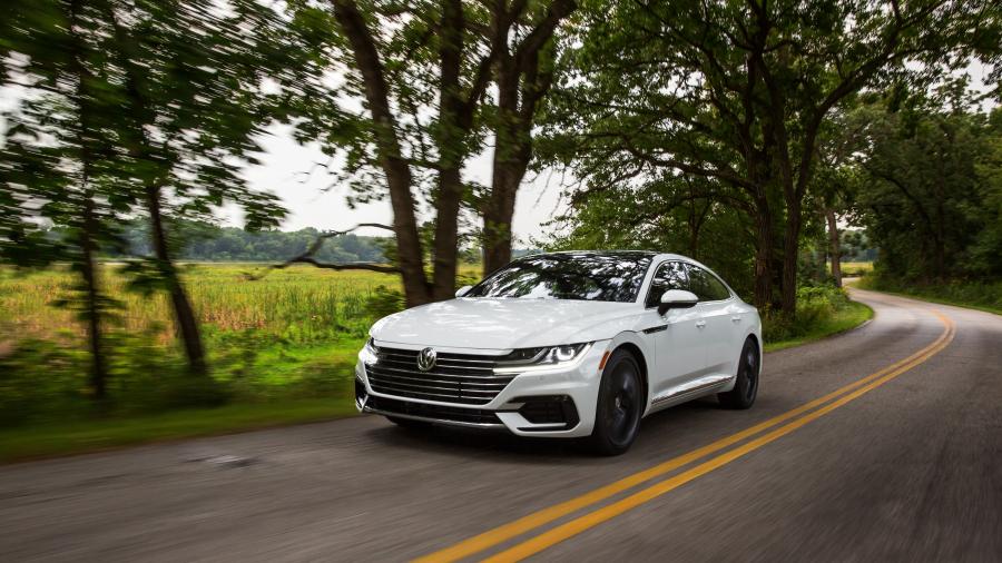  Volkswagen Arteon 4Motion R-Line 2019 года  (NA) (фото 5 из 40)